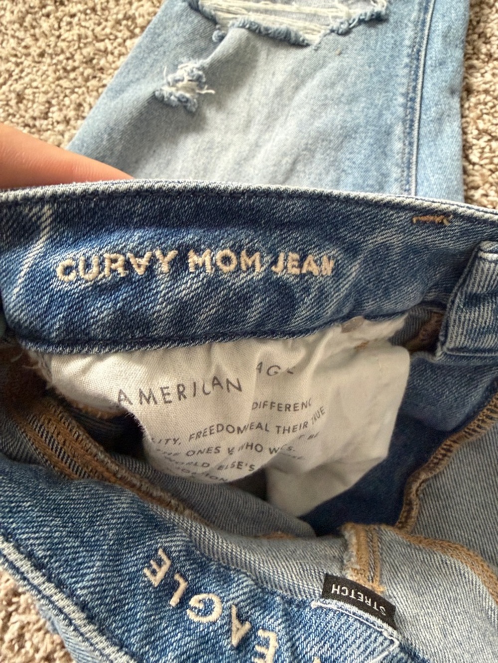 American Eagle Outfitters Light Blue Distressed Curvy Mom Jeans - Picture 7 of 7
